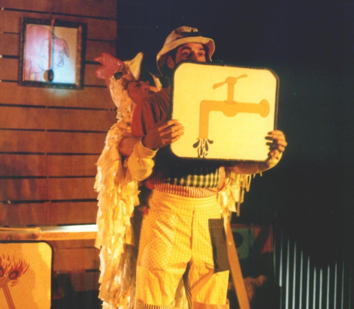Gallina de l'espectacle històries d'animals de pengim-penjam titelles