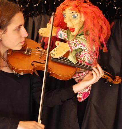 Titella i violí de l'espectacle L'ànec joaquim de pengim-penjam titelles
