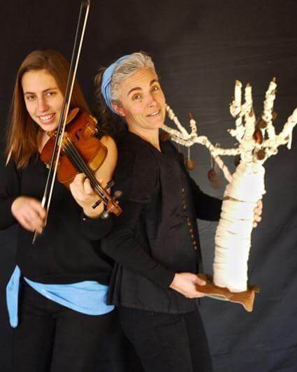 músic i titellaire de l'espectacle l'ànec Joaquim de pengim-penjam titelles
