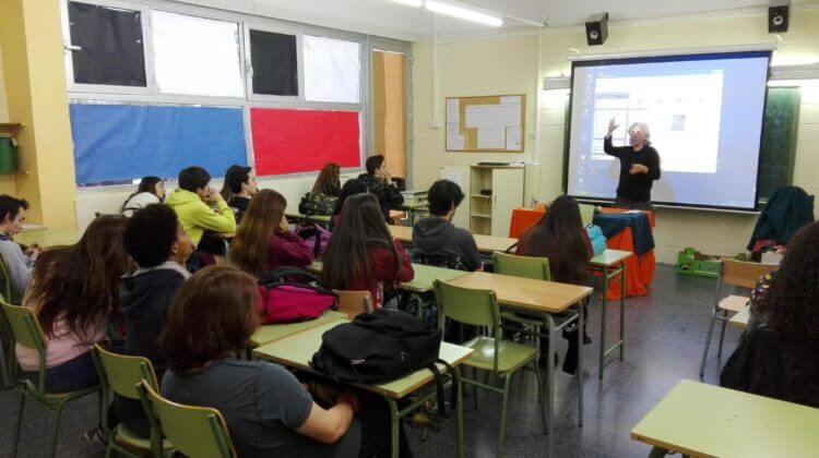 Explicació de taller de pengim-penjam titelles