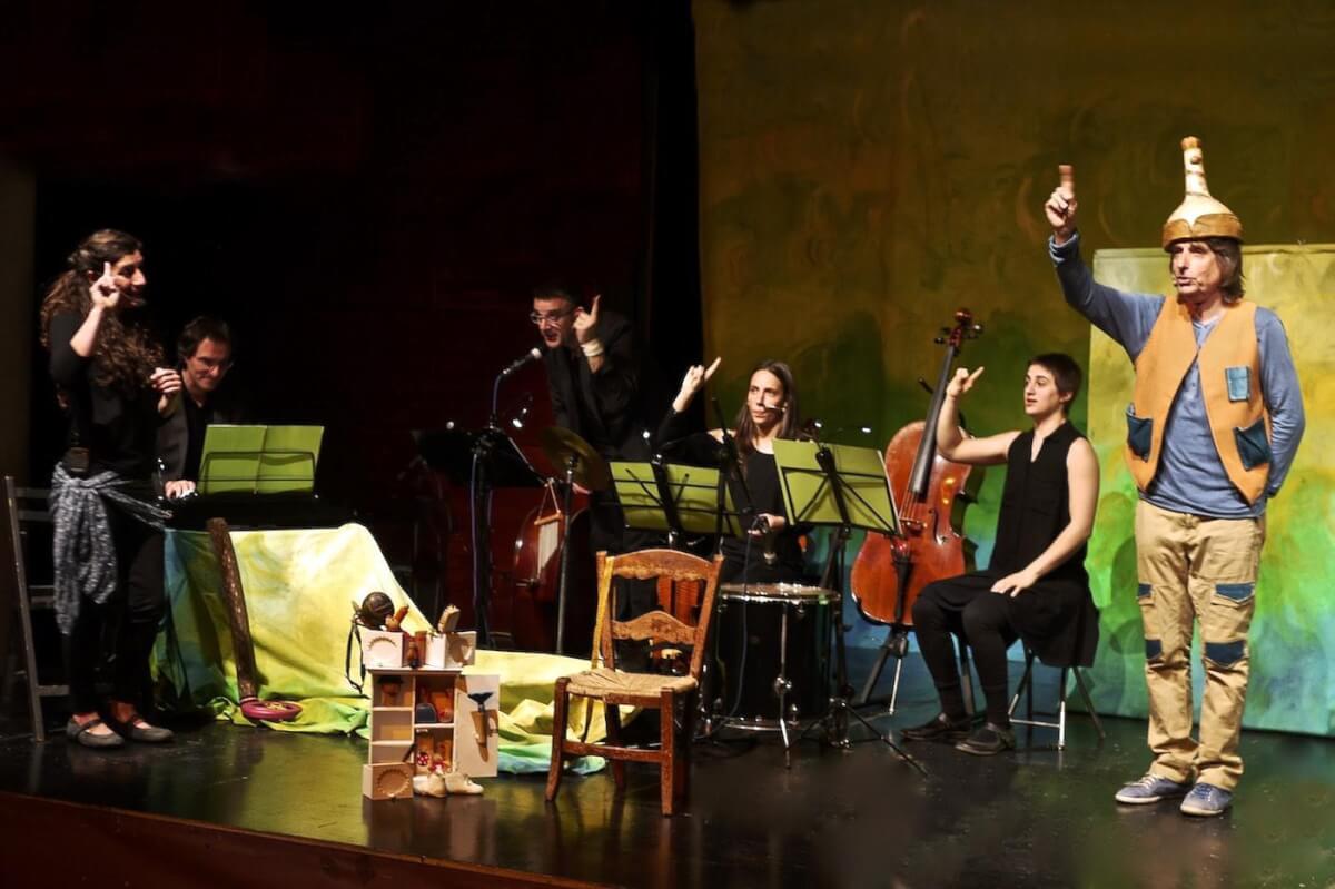 Imatge de l'espectacle de musica en viu i titelles d'un regal magnífic